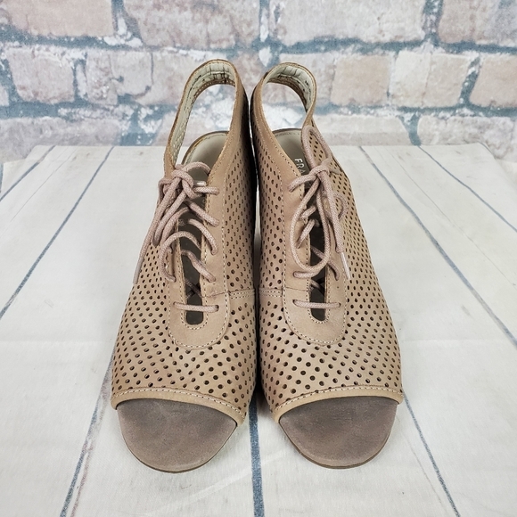 Franco Sarto Gossip Peeptoe  Slingback Sz 9W Taupe Suede - Picture 5 of 13